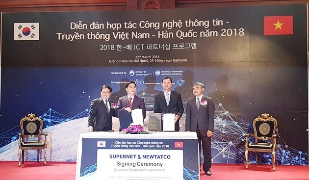 NDO -  NDĐT - Ngày 22-3, dưới sự chứng kiến của Tổng thống Hàn Quốc Moon Jae-in, Công ty Newtatco thuộc Viện Hàn lâm Khoa học và Công nghệ Việt Nam và Công ty TNHH SuperNet Hàn Quốc đã ký kết về hợp tác ứng dụng công nghệ mới Building IOT trong tòa nhà tại Việt Nam.