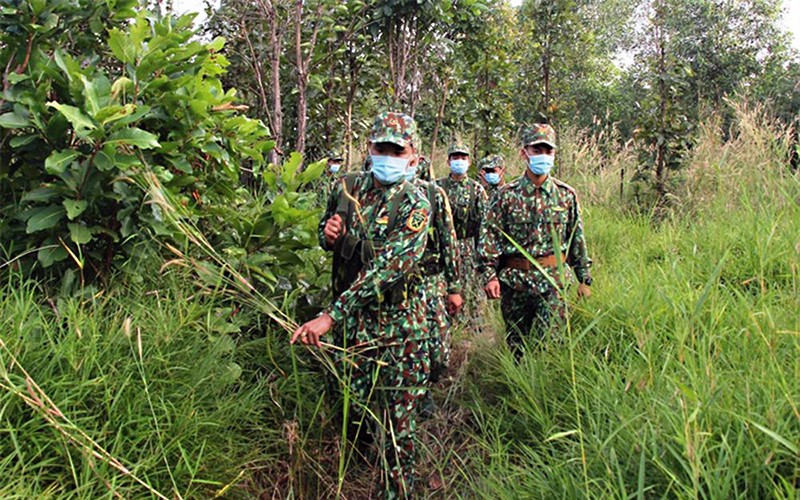  Ngăn chặn tình trạng buôn lậu hàng hóa qua biên giới 