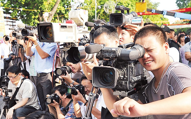  Học và làm theo phong cách báo chí Hồ Chí Minh 