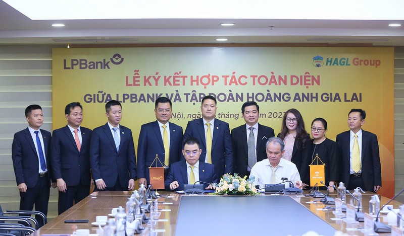  LPBank ký hợp tác toàn diện với Tập đoàn Hoàng Anh Gia Lai 