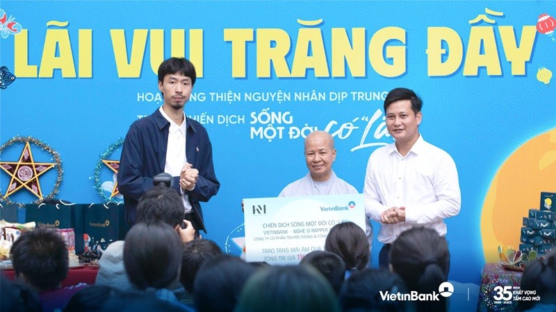  VietinBank và Đen Vâu mang “Lãi vui trăng đầy” đến với hàng ngàn trẻ em khó khăn 