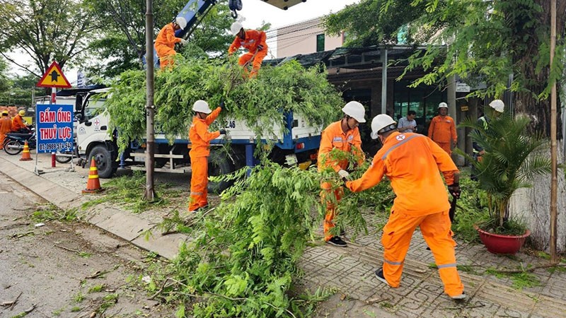  Chủ động ứng phó, bảo đảm cung cấp điện mùa mưa bão 