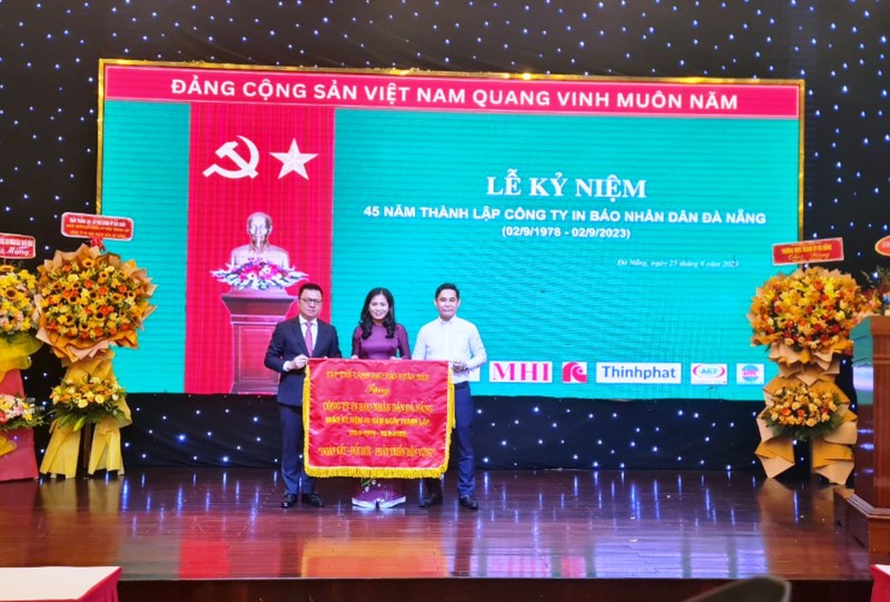  Phát huy tinh thần đoàn kết, chủ động, sáng tạo và linh hoạt trong lãnh đạo, quản lý và điều hành Công ty In Báo Nhân Dân Đà Nẵng 