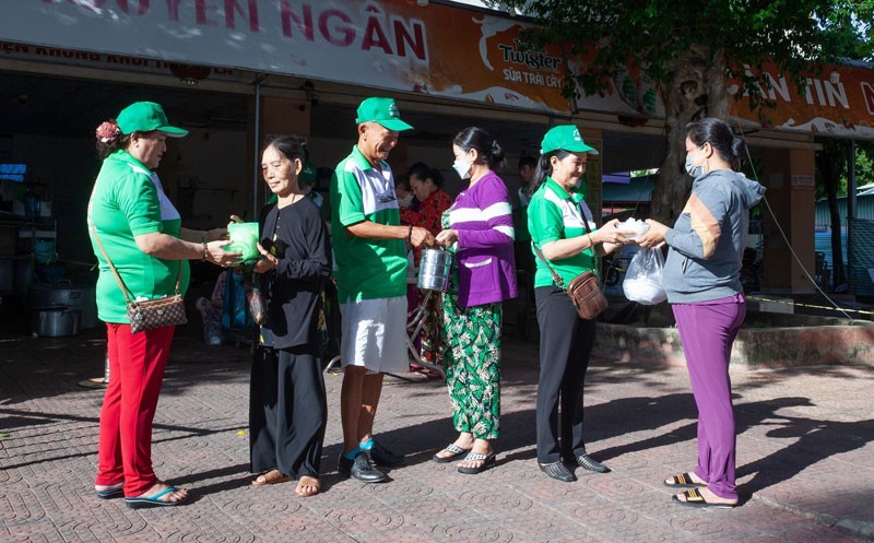  Cùng phân bón Cà Mau mang gạo tới các bếp ăn yêu thương tại Cần Thơ 