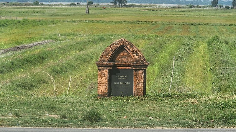  Chiêm ngưỡng tháp Phú Diên 