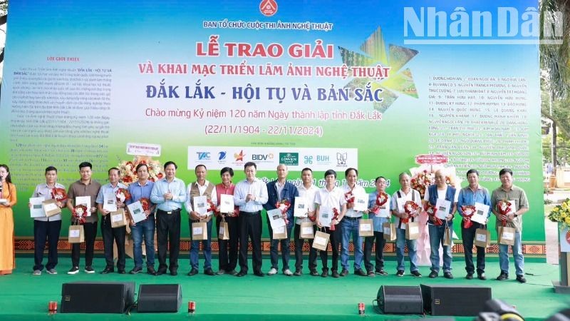  Trao giải và triển lãm ảnh nghệ thuật “Đắk Lắk-hội tụ và bản sắc” năm 2024 