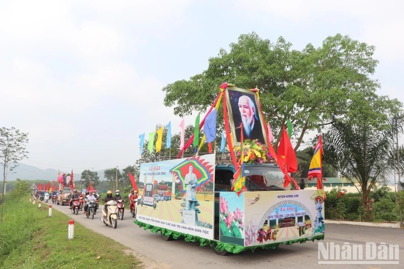  Hải Thượng Lãn Ông Lê Hữu Trác với hai chữ "Lợi danh" 