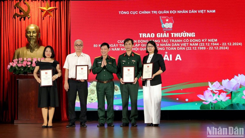  Trao giải thưởng sáng tác tranh cổ động Kỷ niệm 80 năm Ngày thành lập Quân đội nhân dân Việt Nam 