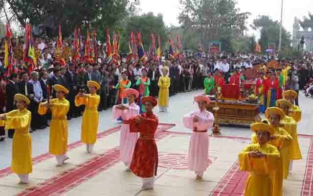  Khai hội Đền Mẫu Âu Cơ 