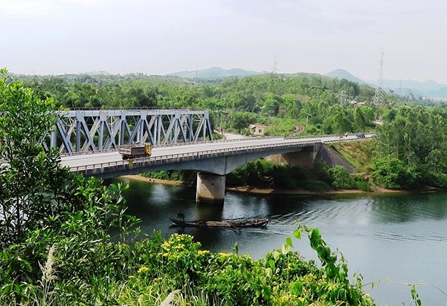  Miền trung phát triển du lịch đường Hồ Chí Minh (Tiếp theo và hết) (*) 