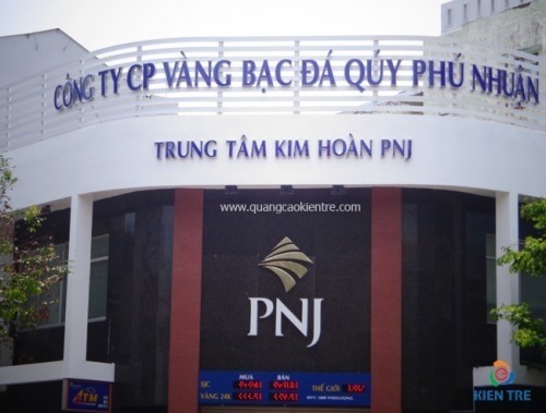  Chuyển quyền hơn 600 nghìn cổ phiếu PNJ 