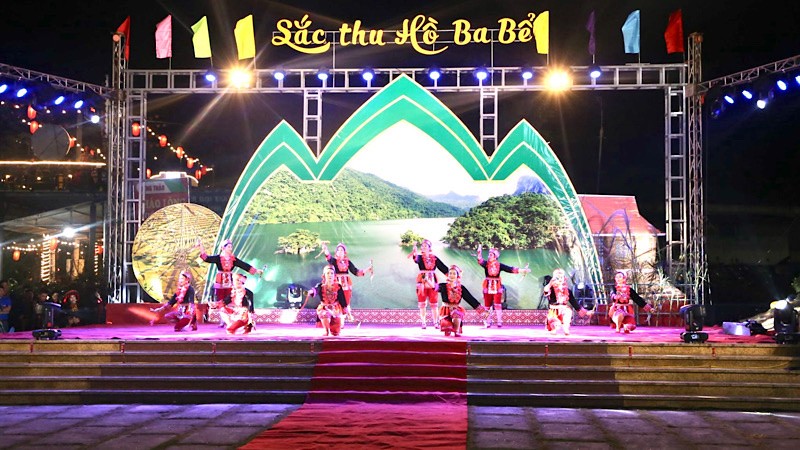  Khai mạc chương trình “Sắc thu hồ Ba Bể” 