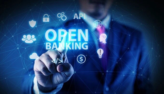 Ngân hàng mở (Open Banking) đang trở thành xu hướng, thu hút rất nhiều ngân hàng thương mại tham gia. Có những ngân hàng đã kết nối với các đối tác để mở rộng hệ sinh thái, tạo ra nhiều tiện ích cho người dùng. Tuy nhiên, mặt trái của mở rộng hệ sinh thái là ngân hàng cũng trở thành đích ngắm hàng đầu của tội phạm mạng.