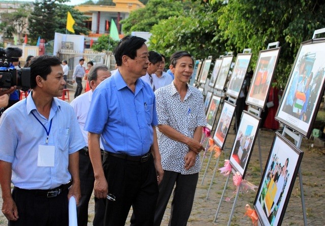  Triển lãm ảnh “Biển, đảo quê hương” ở Lý Sơn 