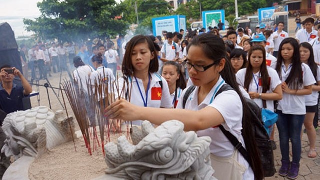  Thanh niên Việt kiều ra Lý Sơn cùng biển đảo quê hương 