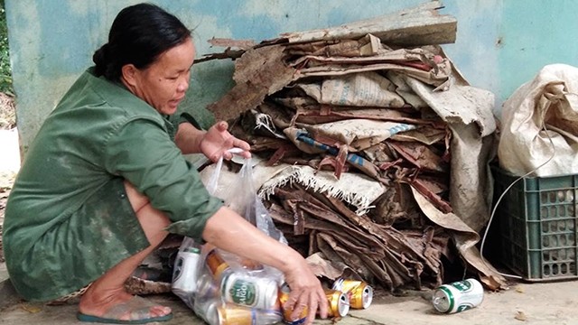  Mưu sinh bằng nghề thu gom phế liệu 