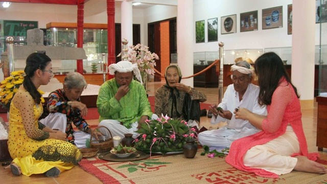  Tìm hiểu “Tục ăn trầu các dân tộc Việt Nam” 