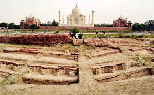  Khai quật dấu tích cung điện mùa hè đối diện Taj Mahal 